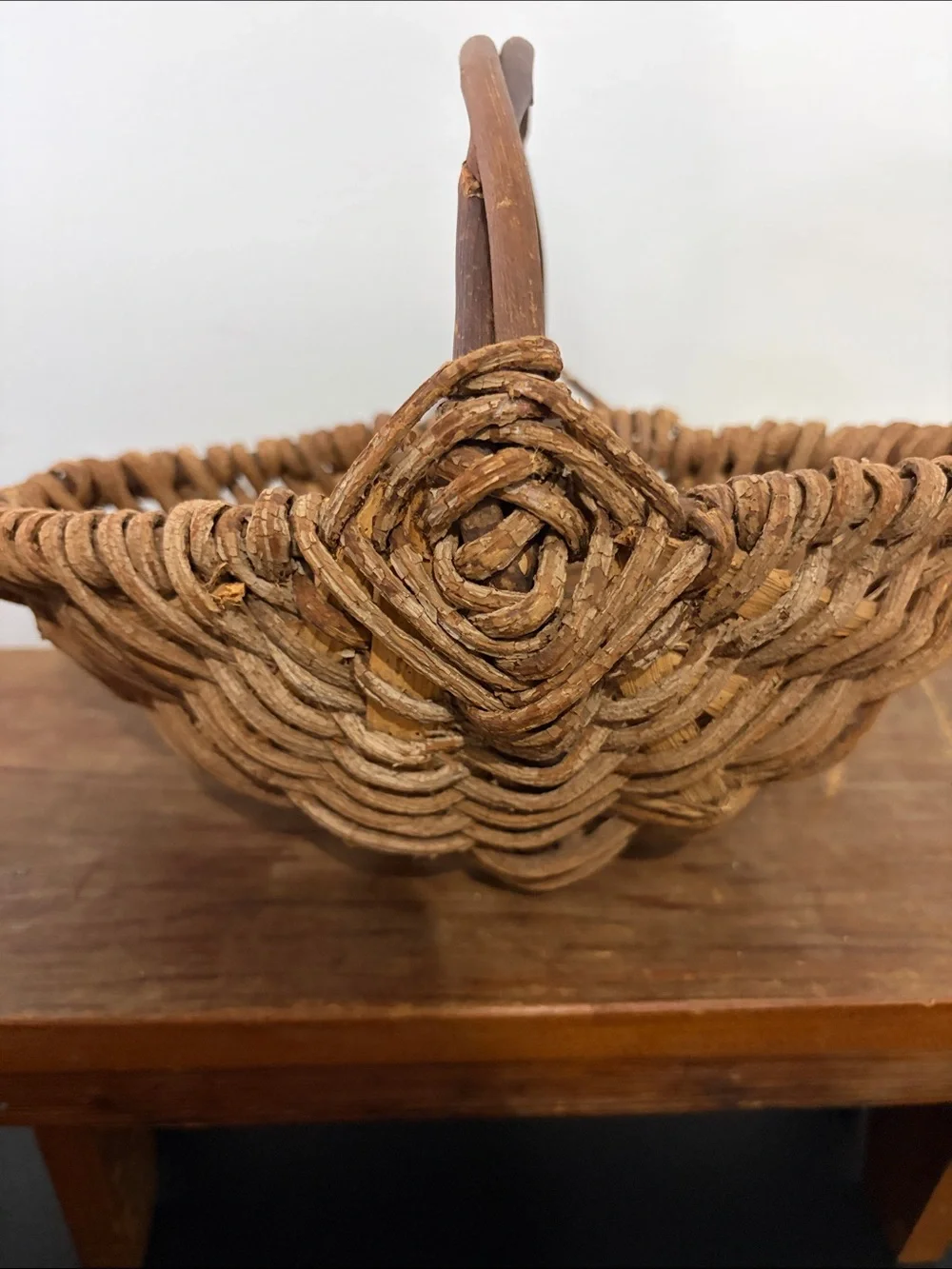Gods Eye Woven grapevine Basket with Handle - Brown